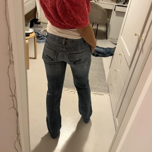 Lågmidjade jeans  - Superfina lågmidjade jeans!  Midjemått 35cm innerbenslängd 75cm❤️‍🔥❤️‍🔥