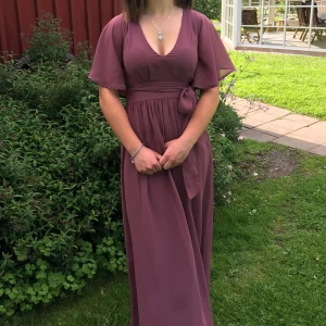 Balklänning, gammalrosa - Balklänning från bubbleroom endast använd en gång  Storlek: xs 