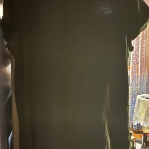 Två svarta tröjor - Säljer två svarta basic t-shirts från Kappahl i storlek XL. De är i gott skick och sparsamt använda 