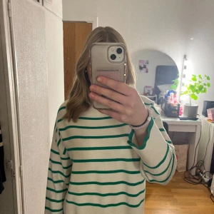 Randigtröja  - Randigtröja från mango💚 Storlek M men passar S-M