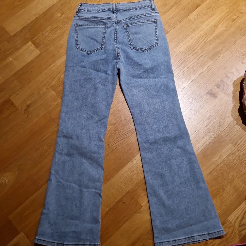 Nu säljer jag mina ljus blåa jeans. De är ifrån shein.. Jeans & Byxor.