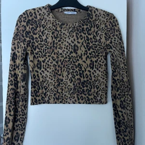Topp från Zara - Slutsåld stickad crop top stl XS, passar S🫶🏻