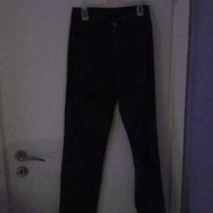 Jeans - Ripped baggy jeans. Mörkgrå