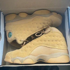 Jordan 13 - Jordan 13 wheat Size 36.5 Nyskick.