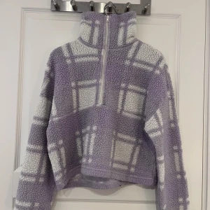 Teddy sweatshirt  - Perfekt Teddy sweatshirt till vintern❄️! Bra skick! Nypris 350 kr💸