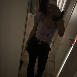 💜 - Gullig tröja från shien!! Ljus lila färg, skön material och bra pass form!!💜Mer info om frakt osv, skriv privat!!