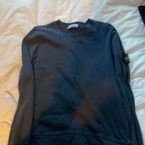 Stone island tröja  - Stone island tröja. Använt skicka 6/10. Storlek M. Nypris 2900.