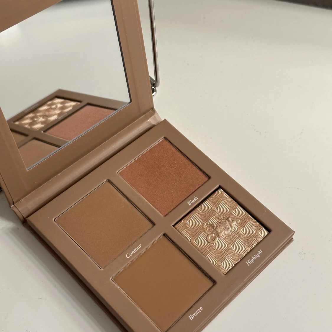 Caia palette (Classy)  - 90