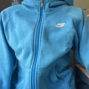 Snygg Nike hoodie knappt använd