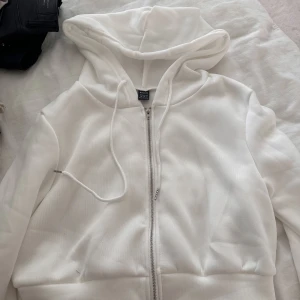 Hoodie  - Hoodie med dragkedja, aldrig använd 