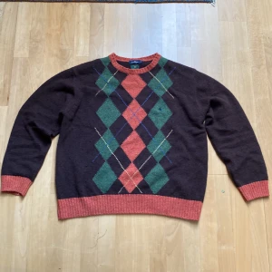 Stickad brooksfield tröja - Håller värmen bra, kan frakta ifall det behövs. Säljer pga jag inte behöver den. 100% pure wool