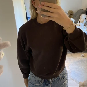 Sweatshirt  - Mysig sweatshirt från ginatricot. Sällan använd. 