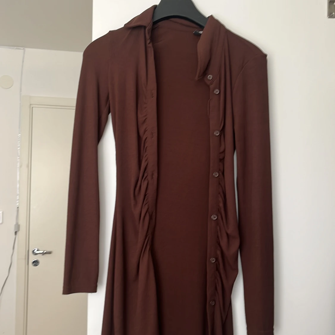 Stretchig brun  ”kort” klänning 