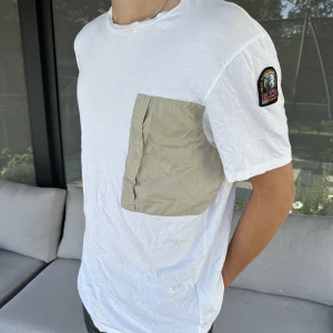 Det parajupers t-shirt  - Bra skick utan några defekter 