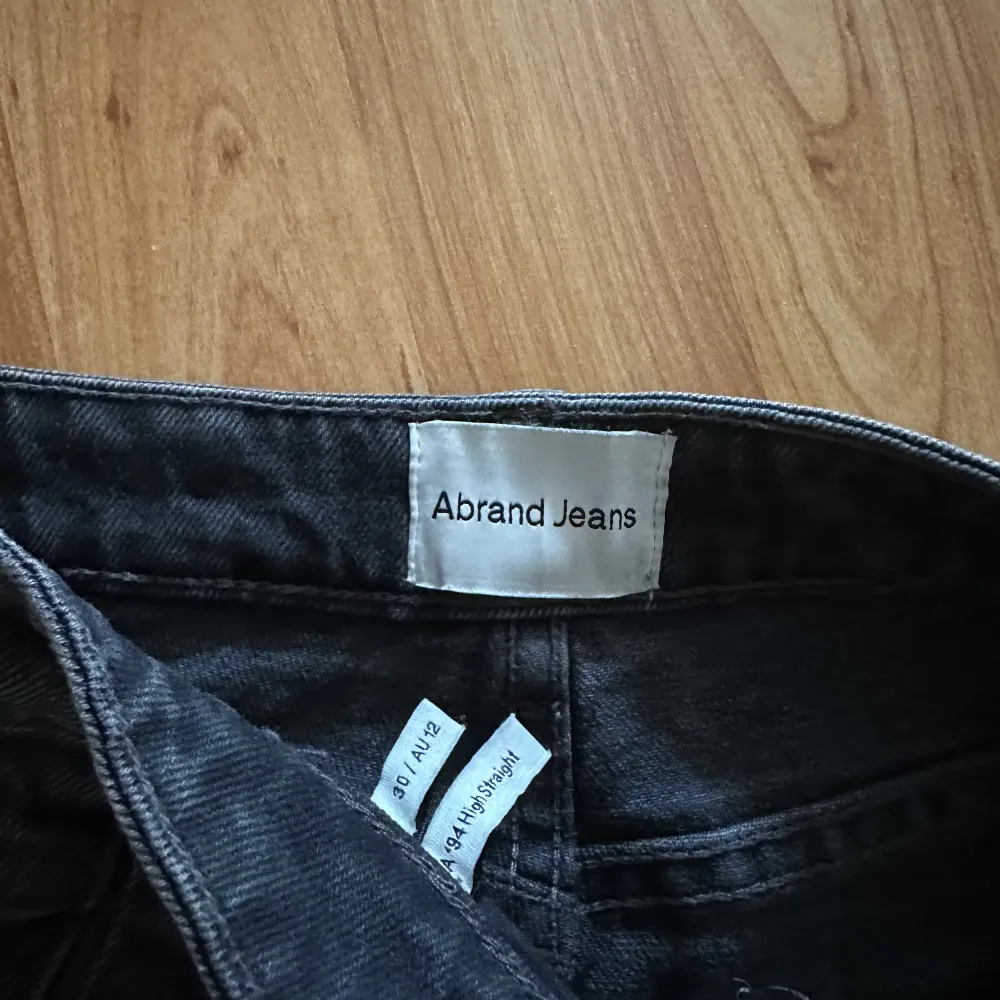 Jeans från Abrand  Storlek 30 Endast använda ett fåtal gånger . Jeans & Byxor.