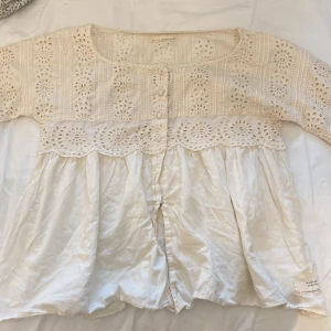 Odd Molly blus  - Fin odd Molly blus i storlek 2. Passar mig som har S. Det är bara att höra av sig om man vill ha bilder på