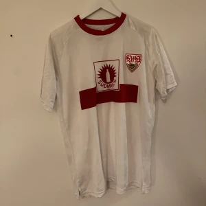 Retro Stuttgart hemmatröja - Fint skick, sjukt snygg retrotröja.