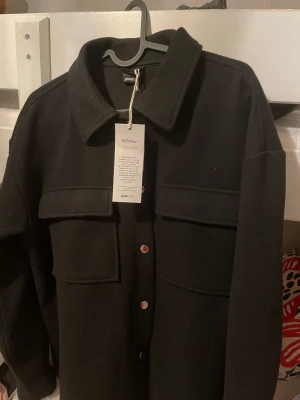 Kappa från ginatricot  - Jag säljer nu den här kappan som jag har haft i några månader men har knappt aldrig använt.