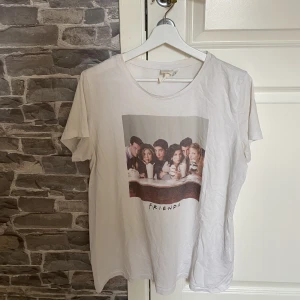 FRIENDS t-shirt - Friends t-shirt i fint skick. 
