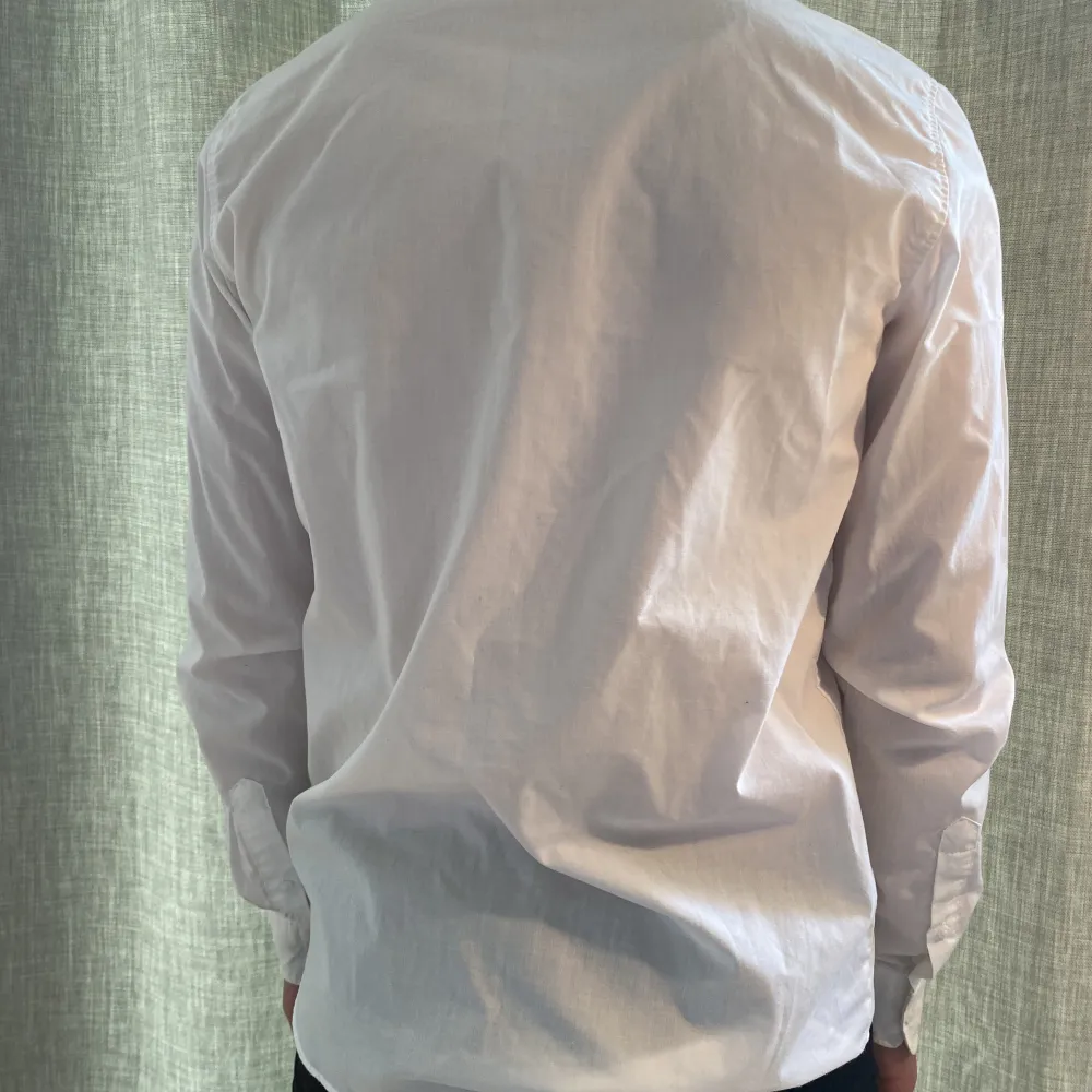 basic vit skjorta 💗. Skjortor.