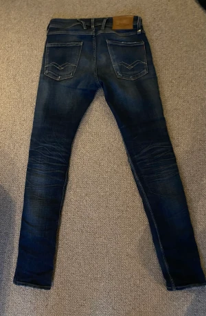 Replay jeans  - Replay anbass. Använda fåtal gånger. Storlek 30x32. Nypris 1799 priset kan diskuteras vid snabb affär 