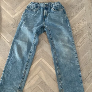 Lindex jeans  - Mörkblå Lindexjeans. Ord pris 349kr