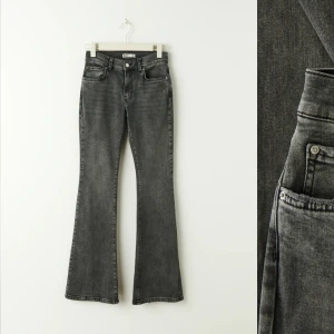 Low waist jeans  - Säljer mina gråa låmidjade jeans från GinaTricot utan några defekter💕