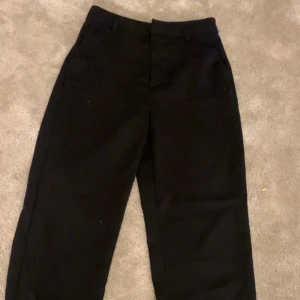 Kostymbyxor  - Kostymbyxor från Gina, midwaist och inga defekter. Använt fåtal gånger och säljer på grund av att de inte kommer till användning. Pris kan diskuteras💗