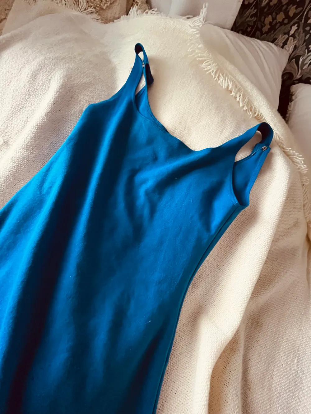 Superfin klänning från zara som tyvärr har blivit för liten! Den har används men är i bra skick 🪩. Klänningar.