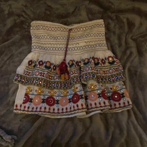 Kjol - Säljer en fin kjol som inte längre finns att köpa på Zara