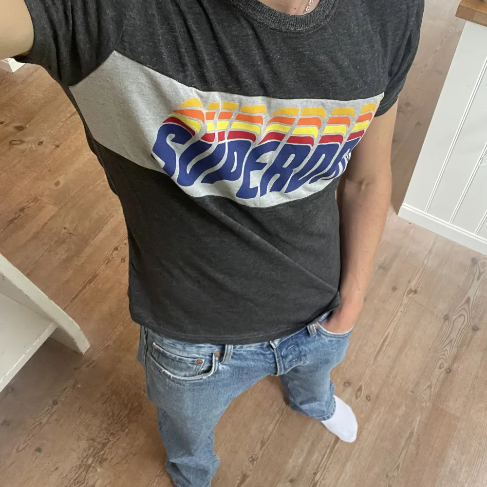 Superdry tshirt grå. Bra skick. T-shirts.