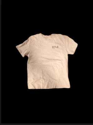 Polar skate co t shirt  - Köpte den 2022 för 550, använd fåtal gånger dm för mer bilder, pris kan diskuteras 