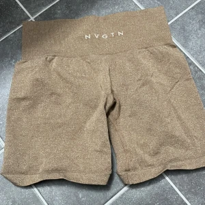 Nvgtn - Äkta nvgtn shorts i brun färg. Storlek S.  Knappt använda. 