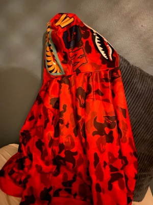 Bape hoodie - Beställde en annan tröja från Pandabuy men fick denna istället.