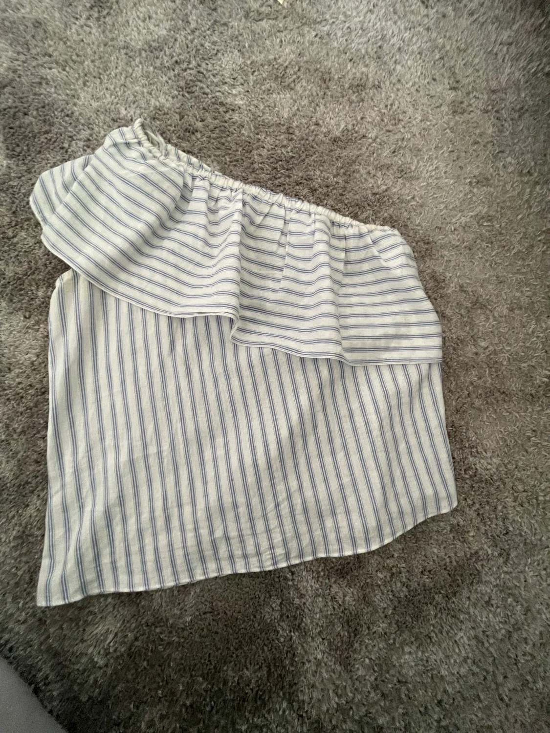 Oneshoulder volangtopp - 90