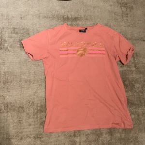 T-Shirt  - Söt tröja från Sofie schnoor (möjligen fake men osäker) i storlek 164🩷