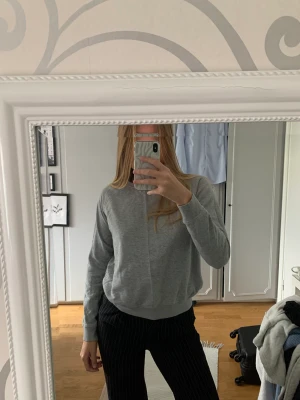 Sweatshirt  - Gå fin sweatshirt från lager157 i förvånansvärt bra kvalitet. Storlek xs🤍🤍 