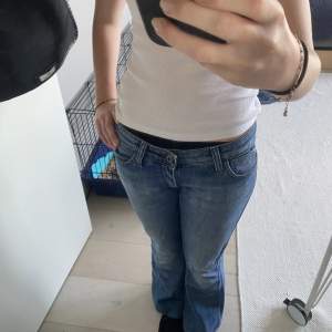 Ett par as snygga Low waist jeans som även är bootcut av miss 60!!🙌😻❤️‍🔥