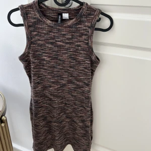 Kort bodycon klänning - Från h&m, fint skick.