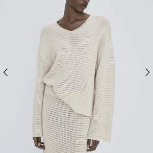 Så fin stickad tröja från Massimo Dutti som aldrig är använd med lappen kvar. Nypris 1,200 säljer för 499 kr. Slutsåld på hemsidan!💓(Frakt tillkommer)