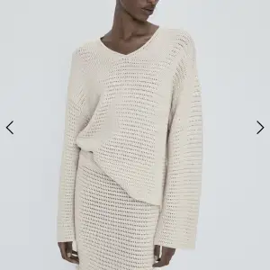 Så fin stickad tröja från Massimo Dutti som aldrig är använd med lappen kvar. Nypris 1,200 säljer för 499 kr. Slutsåld på hemsidan!💓(Frakt tillkommer)