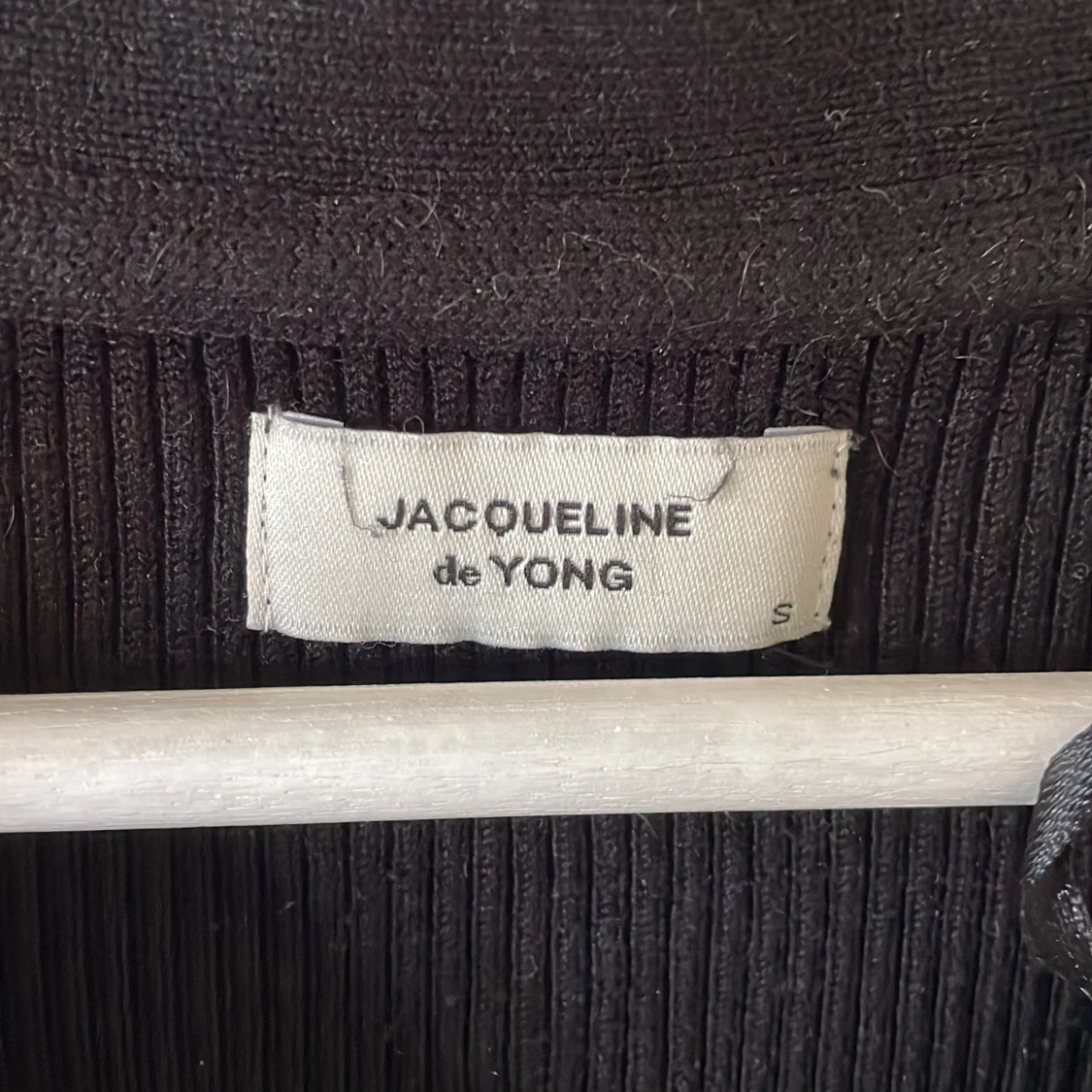 Svart basic tröja med knappar - 90