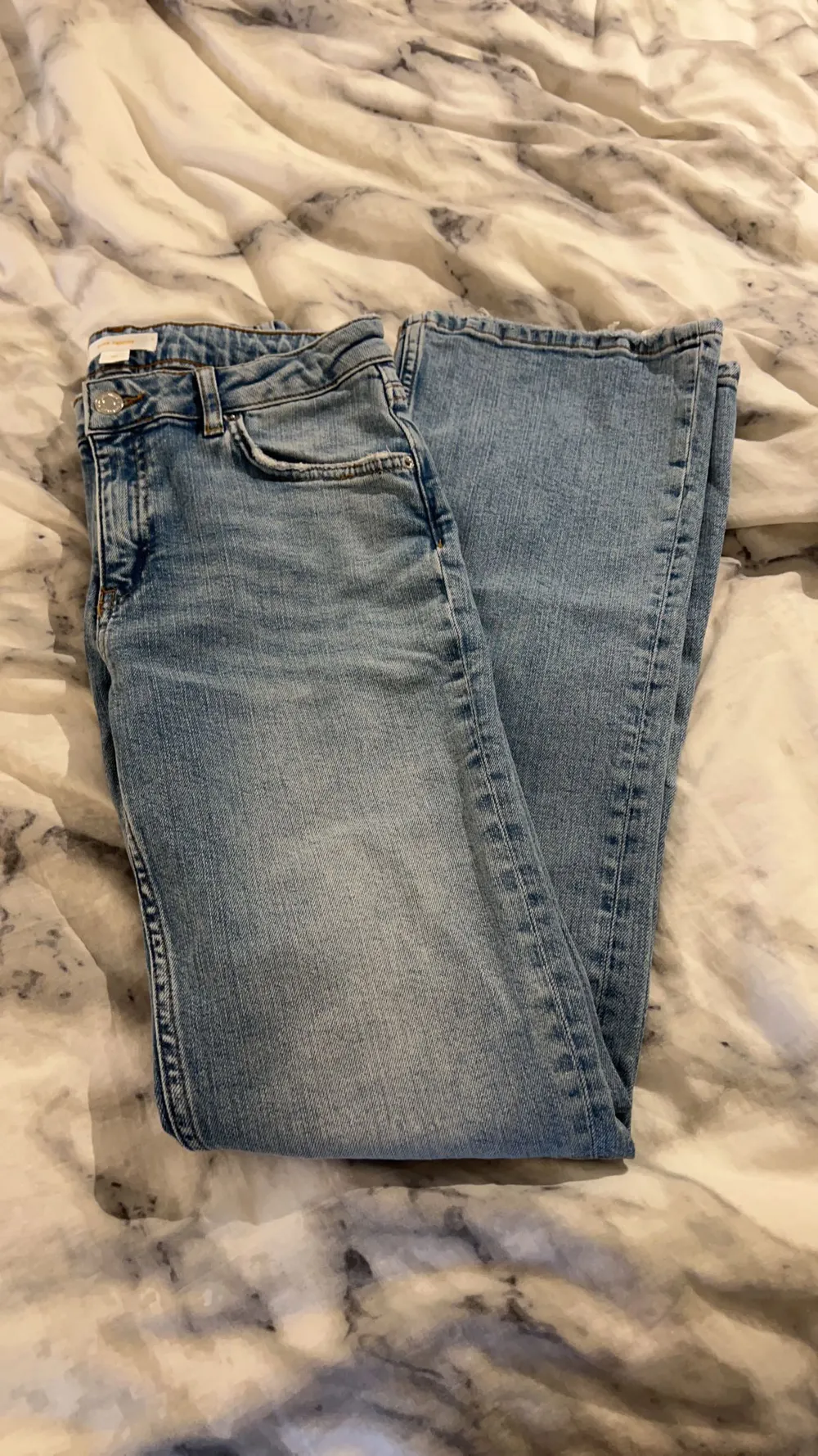 Ljusblåa jeans från Gina Tricot Young. Har användts få tal gånger, därav fortfarande i bra skick. Skriv privat för fler bilder/mer info. 💗. Jeans & Byxor.