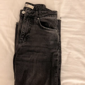 Jeans - Str 34, passar XS/S🩷 Gina tricot!🩷 Säljs pga inte kommer till användning:( Nypris 499kr🩷