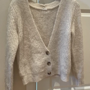 stickad cardigan från lindex - använd fåtal gånger, därav som ny