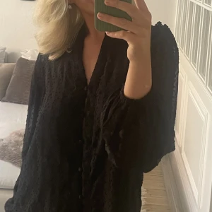 Blus - Blus från amisu, storlek M. Bra skick, säljer för 250kr