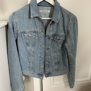Jeansjacka  - Jeansjacka från Mavi som använts 1 gång☺️
