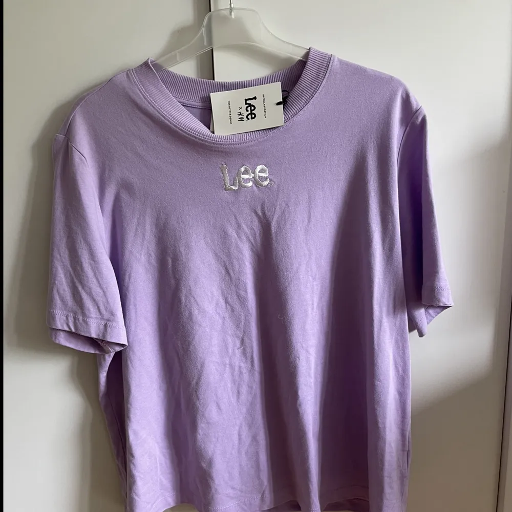 Lee x hm tshirt storlek large . T-shirts.