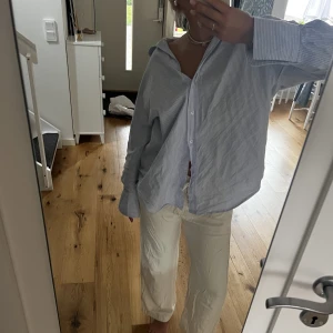 Vita linnebyxor🤍 - Vita linnebyxor som sitter bra💓bra skick!! Du betalar frakten😜