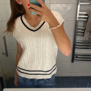 Stickad väst - Så fin utan defekter 🤍